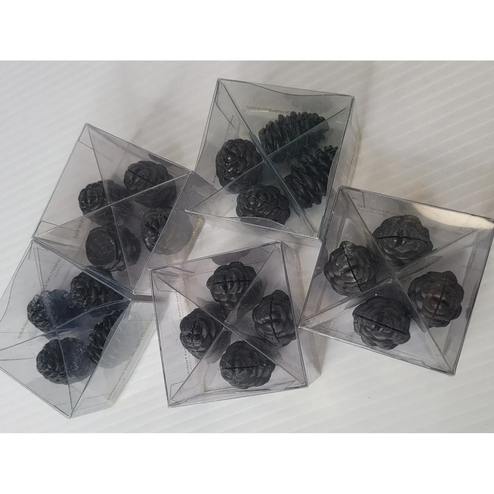 Crate & Barrel Meryl Waitz Place Card Holders 4‎ Pack Pinecones Tablescape NEW
